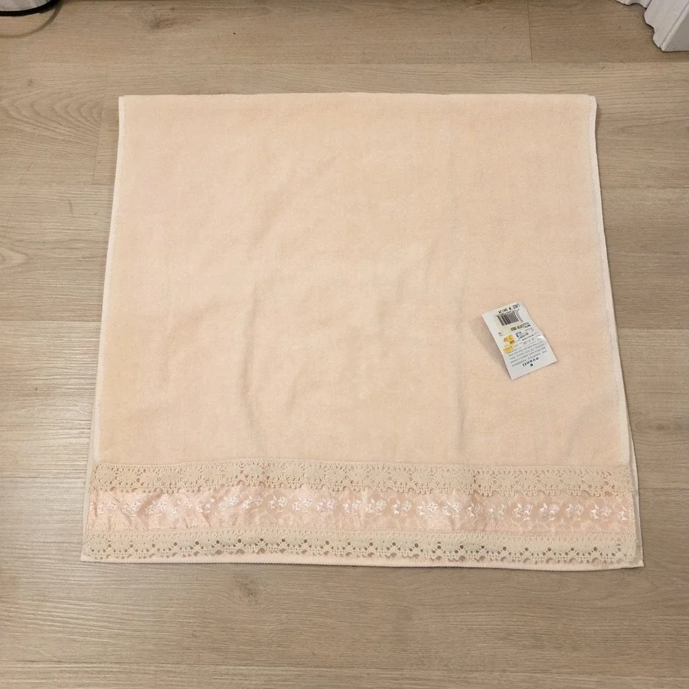 Vintage Avanti Peachy Pink 100% Cotton Lace Trim Cottagecore 1978 Small Towel